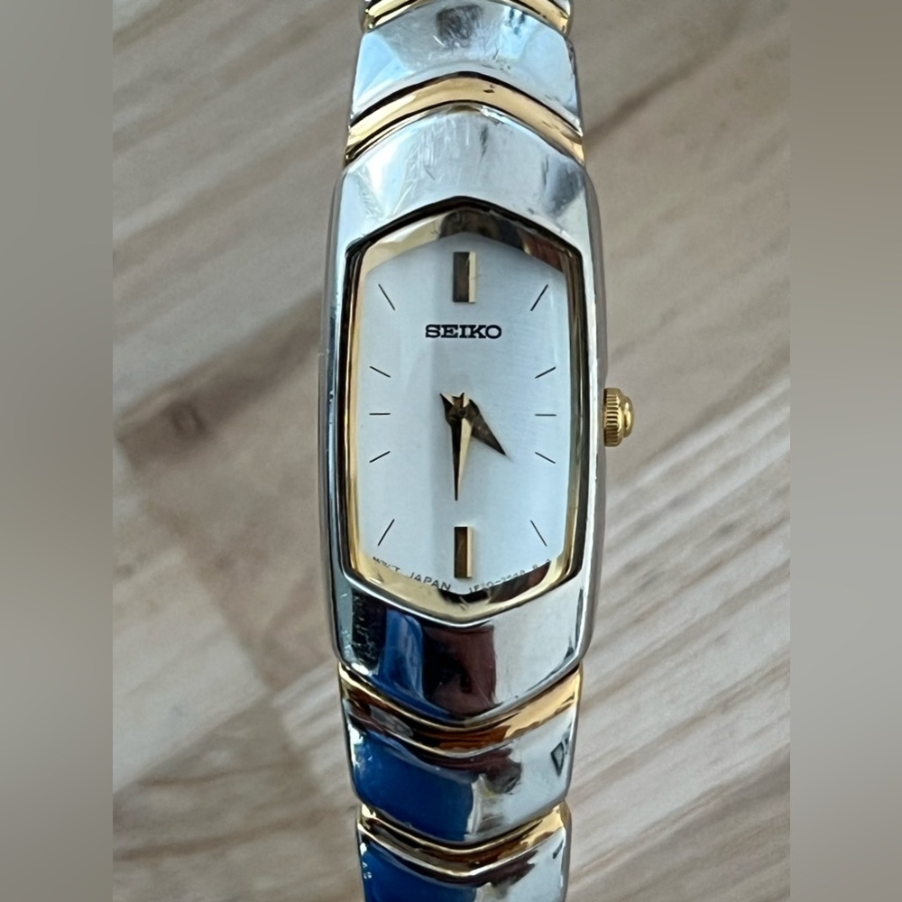 Seiko Rare Vintage Ladies Watch Curved Crystal White Dial Two-Tone Bracelet - Picture 3 of 15